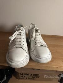 Alexander mqueen - total white