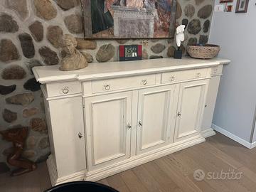 Madus credenza