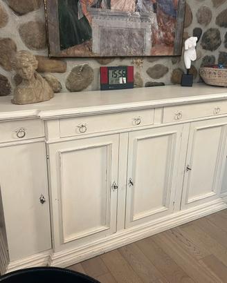 Madus credenza