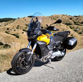 Moto Guzzi Stelvio V100 2025