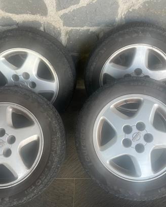 4 originali Nissan con gomme invernali 205/60/16