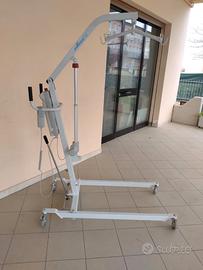 Sollevatore per disabili motorizzato