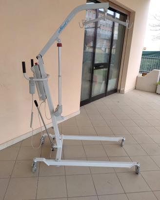 Sollevatore per disabili motorizzato