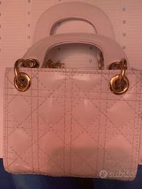 Graziosa borsa dianca vernice