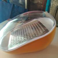 GRATTUGIA CON CONTENITORE NUOVA