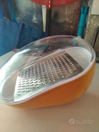 GRATTUGIA CON CONTENITORE NUOVA