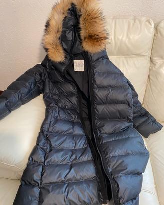 Piumino Moncler lungo con pellicciotto