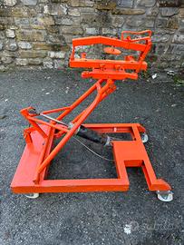 Ponte sollevatore Vespa Chiesa Matteo