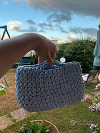 Borsa clutch fatta a mano all’uncinetto – azzurra