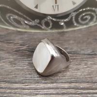 Anello d'argento con sigillo in madreperla