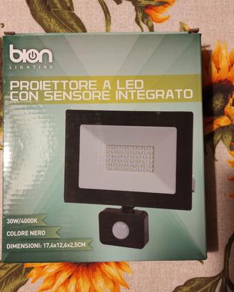Proiettore led con sensore di movimento 