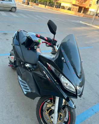 Aprilia srv 850