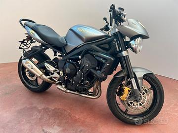 TRIUMPH STREET TRIPLE 675_SOLO EXPORT SOLO COMMERC