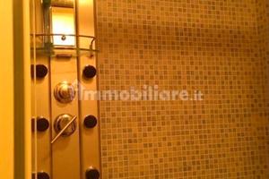 Camera ampia con studio privato