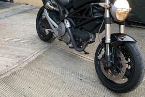 Ducati monster 696+ Dark