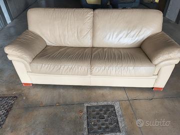divano pelle beige