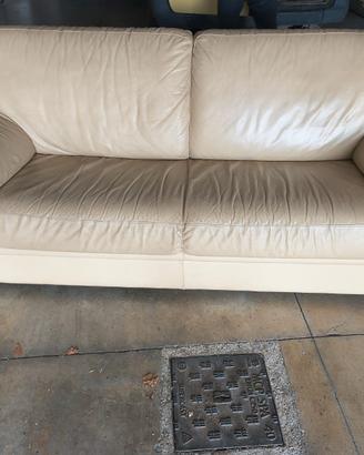 divano pelle beige