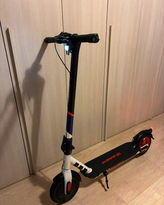 Monopattino Aprilia eSRZ Safe Ride
