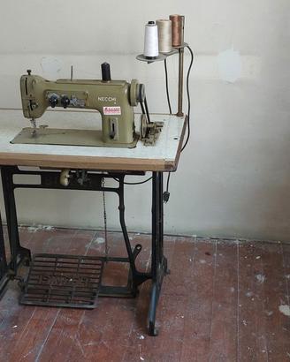 Macchina da cucire professionale