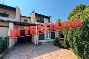 VILLA A SCHIERA A AGNADELLO