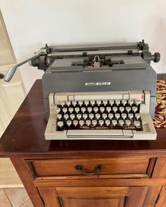 Macchina da scrivere Olivetti Linea 98 Vintage