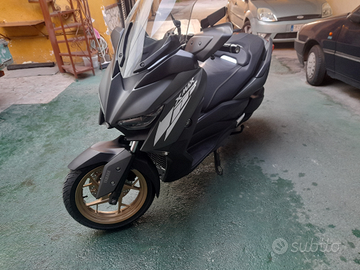 X max 300 ottime stato