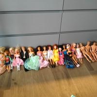 Barbie - Bambole + Camper + Armadio + Macchine