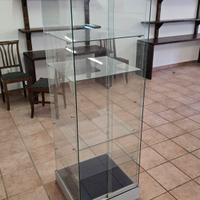 Vetrina Espositiva a Colonna