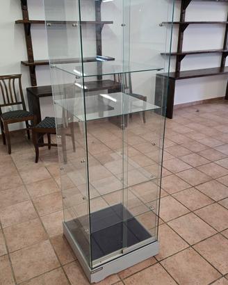 Vetrina Espositiva a Colonna