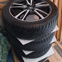 4 cerchi in lega con gomme invernali