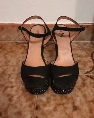 Scarpe / Sandali a zeppa neri con brillantini