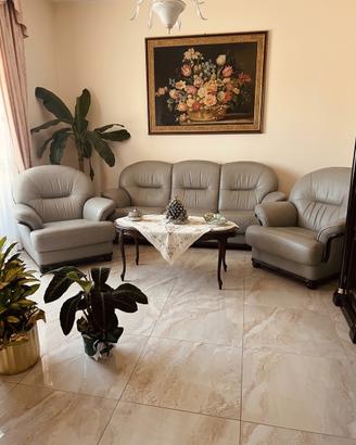 Salotto elegante in vera pelle vintage