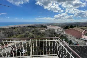 Casa indipendente con giardino