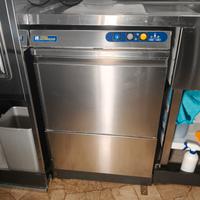 Lavastoviglie professionale con pompa