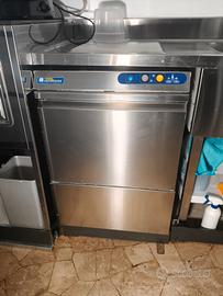 Lavastoviglie professionale con pompa