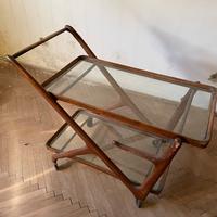 Carrellino bar Cesare Lacca danneggiato