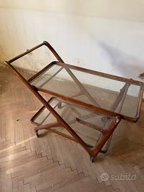 Carrellino bar Cesare Lacca danneggiato