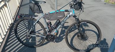 Bicicletta da treking