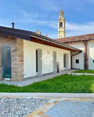 VILLA A SCHIERA A CASTELLEONE