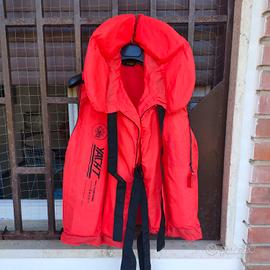 due giubbotti di salvataggio 