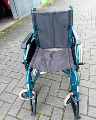 Carrozzina e attrezzature per disabili o anziani