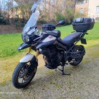 Triumph Tiger 800.