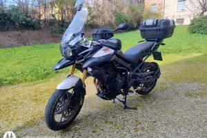 Triumph Tiger 800.