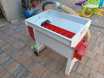 macina uva e varie attrezzature per il vino