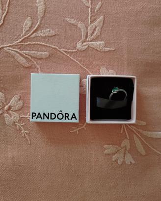Anelli in argento con smeraldo