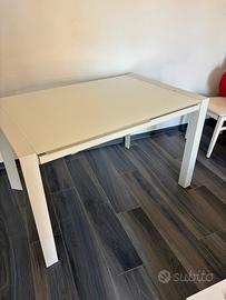 Tavolo design acciaio e vetro temperato - 4 sedie