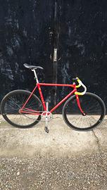Bicicletta scatto fisso
