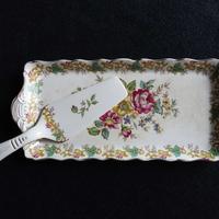 Vassoietto in ceramica con paletta per dolci