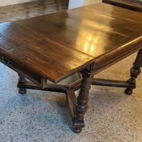 Tavolo artigianale del Novecento da 8 persone