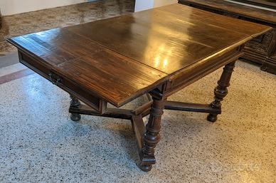 Tavolo artigianale del Novecento da 8 persone